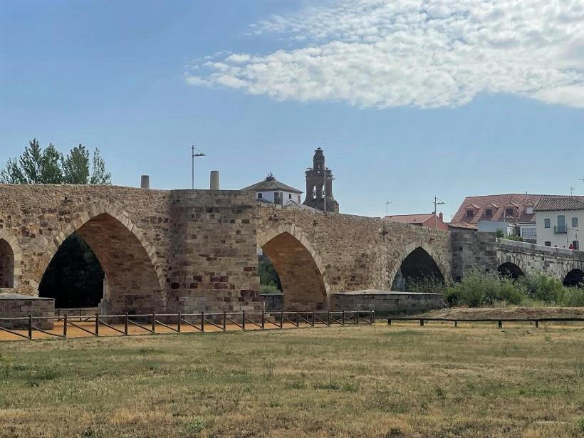 B&B Puente De Orbigo Оспиталь-де-Орбиго Экстерьер фото